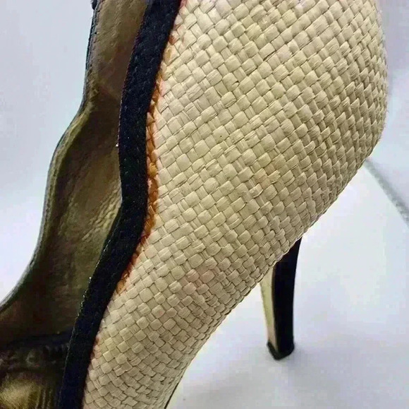 Beverly Feldman tan and black high heels - Picture 6 of 10